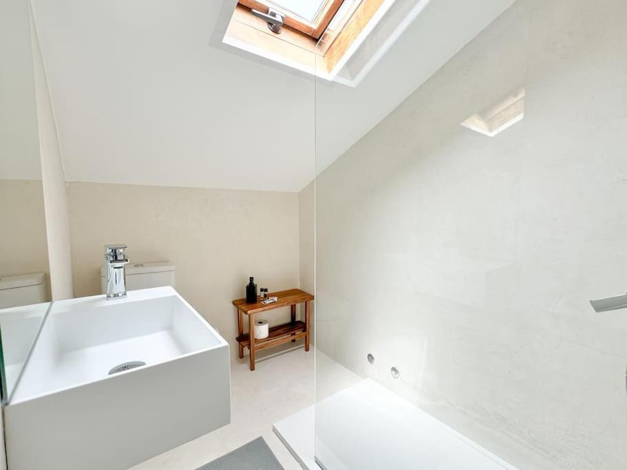 Costa Inn Beach House With Pool By Homeful Homes Costa da Caparica Exterior foto